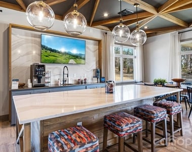 525 Wayforth Road Nw - Photo Thumbnail 5
