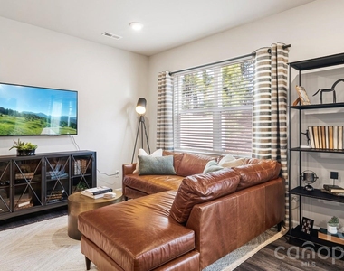 525 Wayforth Road Nw - Photo Thumbnail 15