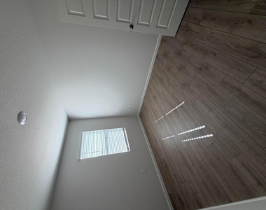 1434 Se Garabaldi Cir Circle Se - Photo Thumbnail 17