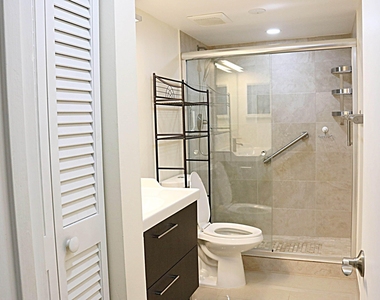 230 Ne 26th Avenue - Photo Thumbnail 4
