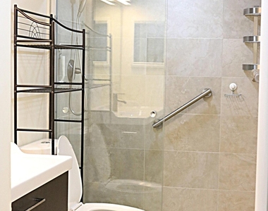 230 Ne 26th Avenue - Photo Thumbnail 1
