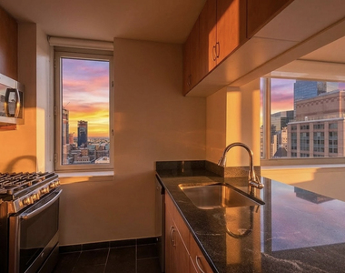 West 38th Street - Photo Thumbnail 1