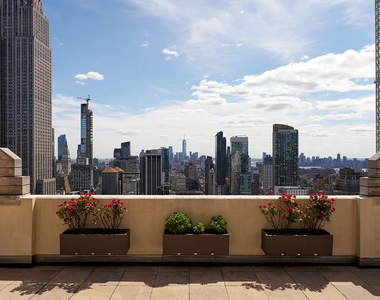 West 38th Street - Photo Thumbnail 5