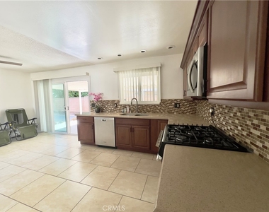 1521 W Westmont - Photo Thumbnail 8