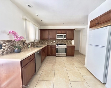 1521 W Westmont - Photo Thumbnail 5