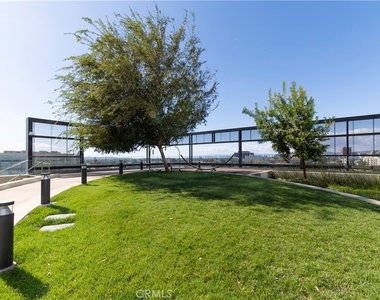 889 Francisco Street - Photo Thumbnail 27