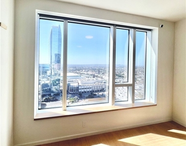 889 Francisco Street - Photo Thumbnail 7