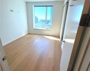 889 Francisco Street - Photo Thumbnail 13