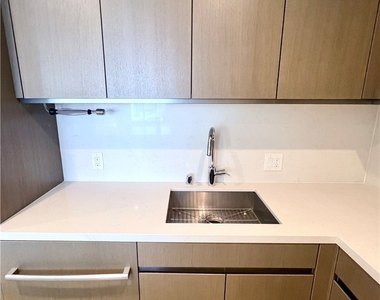 889 Francisco Street - Photo Thumbnail 3