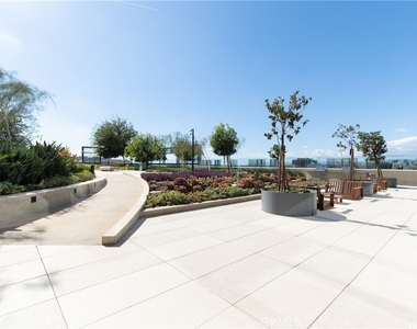889 Francisco Street - Photo Thumbnail 23