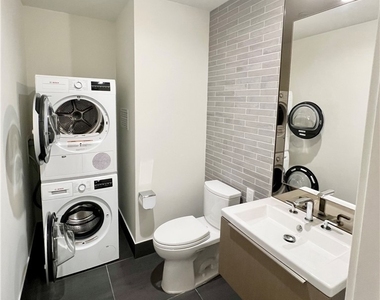 889 Francisco Street - Photo Thumbnail 11