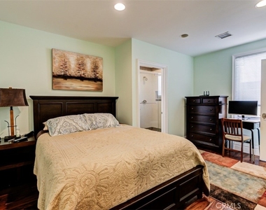 2504 23rd Street - Photo Thumbnail 6