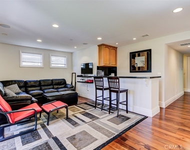 2504 23rd Street - Photo Thumbnail 4