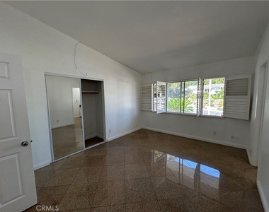 24010 Hatteras - Photo Thumbnail 21