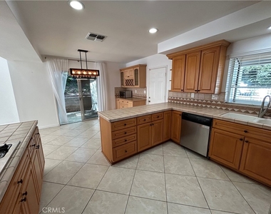 24010 Hatteras - Photo Thumbnail 7