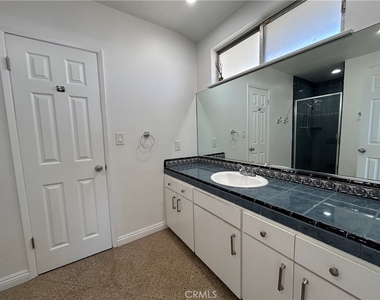 24010 Hatteras - Photo Thumbnail 17