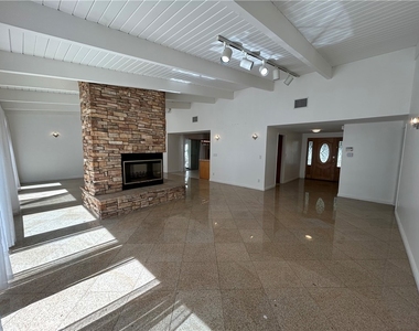 24010 Hatteras - Photo Thumbnail 8