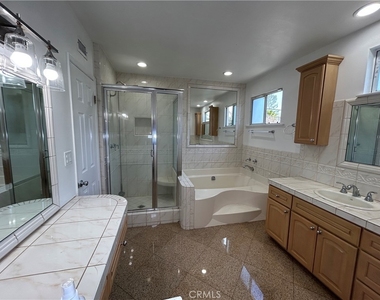 24010 Hatteras - Photo Thumbnail 15