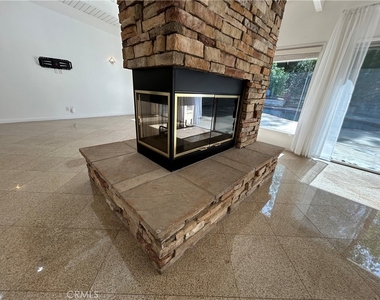 24010 Hatteras - Photo Thumbnail 9