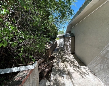 24010 Hatteras - Photo Thumbnail 25