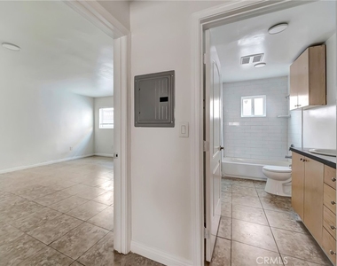 6735 Elmer - Photo Thumbnail 21