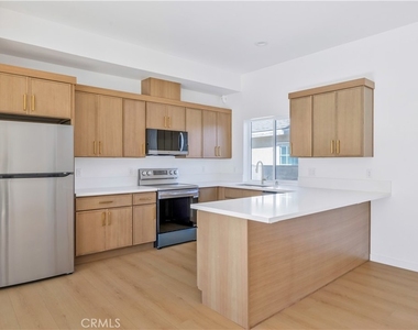 10905 Dalerose - Photo Thumbnail 3