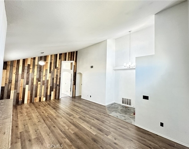 22841 Brompton - Photo Thumbnail 4