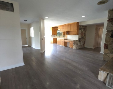 1508 Magnolia - Photo Thumbnail 18