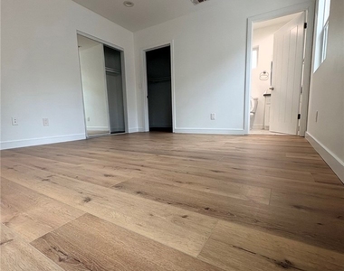 136 1/2 N Carondelet - Photo Thumbnail 2