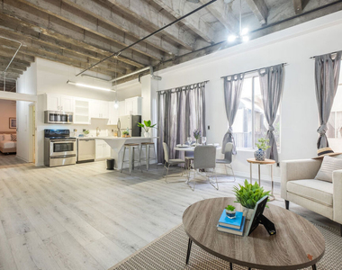 312 W 5th Street - Photo Thumbnail 2