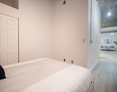 312 W 5th Street - Photo Thumbnail 14