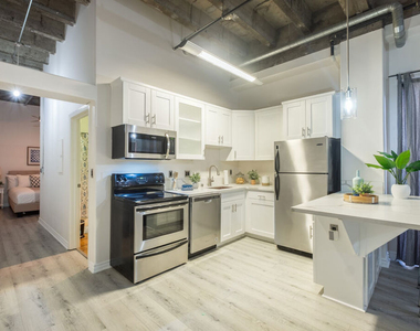 312 W 5th Street - Photo Thumbnail 8