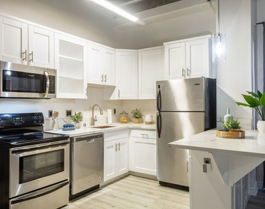 312 W 5th Street - Photo Thumbnail 9