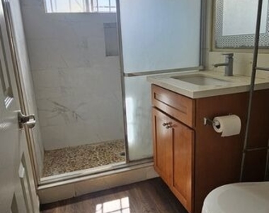 1021 S Kingsley Drive - Photo Thumbnail 2
