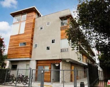 1188 W 36th Place - Photo Thumbnail 8