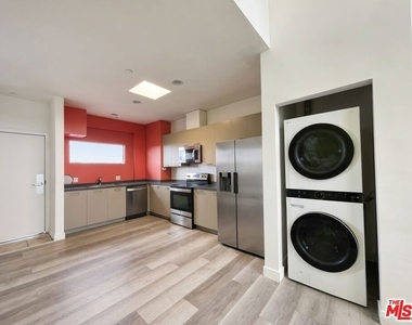 1188 W 36th Place - Photo Thumbnail 1