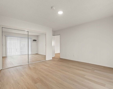 15540 Moorpark Street - Photo Thumbnail 6