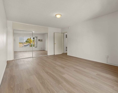 15540 Moorpark Street - Photo Thumbnail 12
