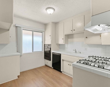 15540 Moorpark Street - Photo Thumbnail 3