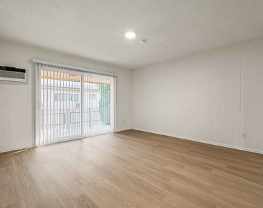 15540 Moorpark Street - Photo Thumbnail 5