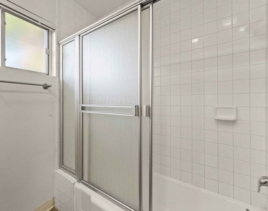 15540 Moorpark Street - Photo Thumbnail 10