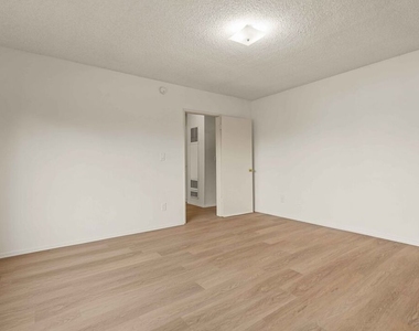 15540 Moorpark Street - Photo Thumbnail 8