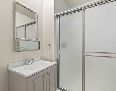 15540 Moorpark Street - Photo Thumbnail 13