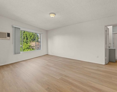 15540 Moorpark Street - Photo Thumbnail 11