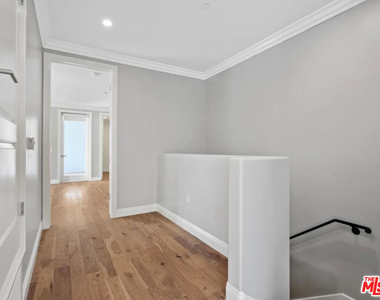 1283 Havenhurst Drive - Photo Thumbnail 10