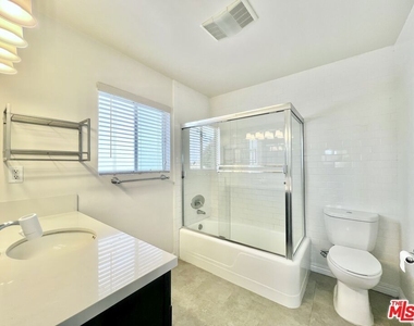 1552 Berkeley Street - Photo Thumbnail 20