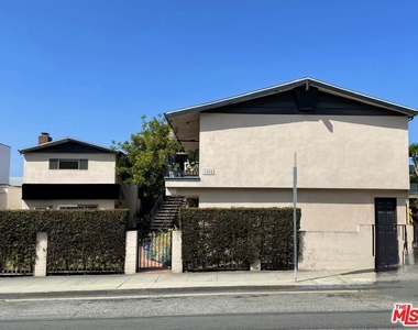 1552 Berkeley Street - Photo Thumbnail 2