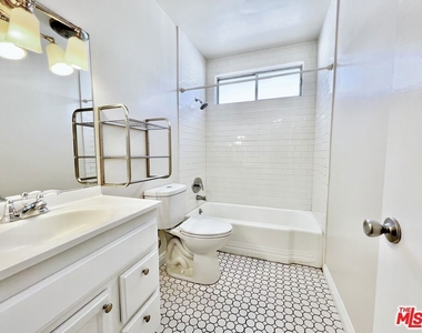 1552 Berkeley Street - Photo Thumbnail 12
