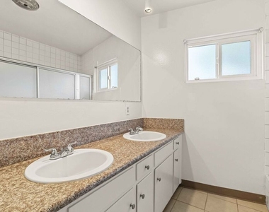 15540 Moorpark Street - Photo Thumbnail 8