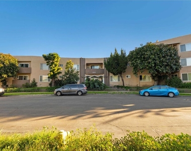 15540 Moorpark Street - Photo Thumbnail 16